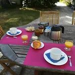 Les Jardins De Beauverger 住宿加早餐酒店 *