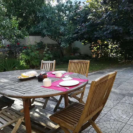 Oda ve Kahvaltı Les Jardins De Beauverger *